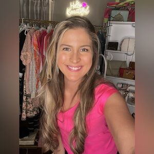 ↗️👗Like this listing to be notified when I go LIVE!!